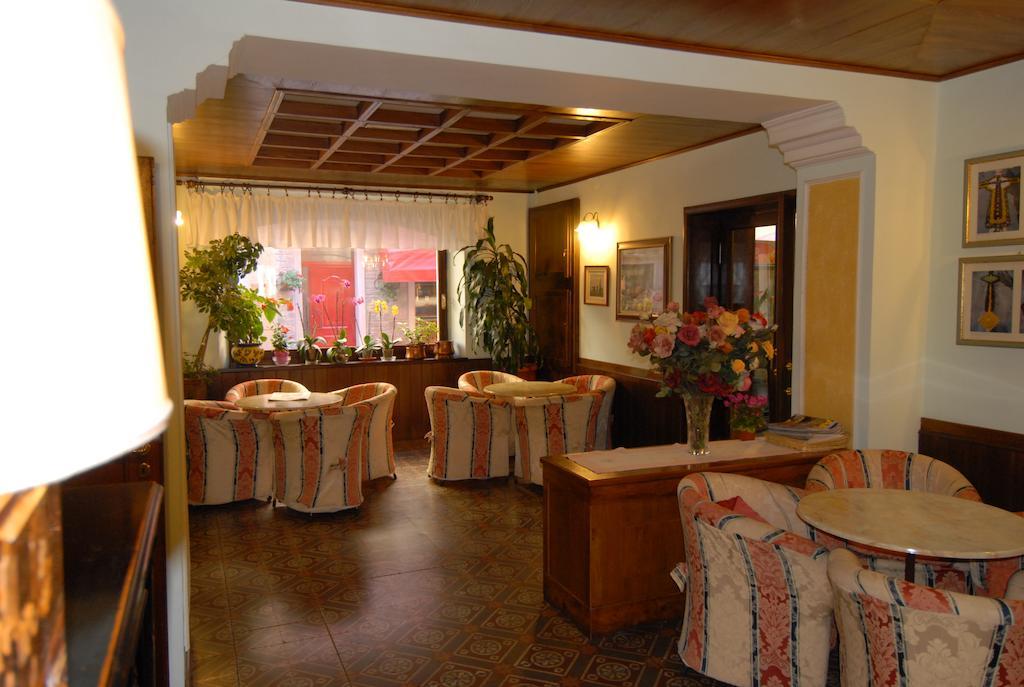 Albergo Ristorante Galli Pievepelago Exterior photo